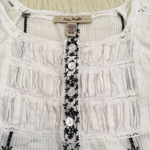 ☀️SOLD☀️Free People White Embroider Crop Tank Top - Picture 2 of 6